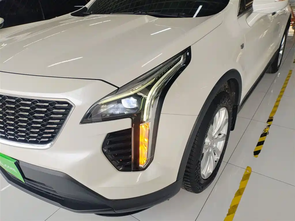 CADILLAC XT4