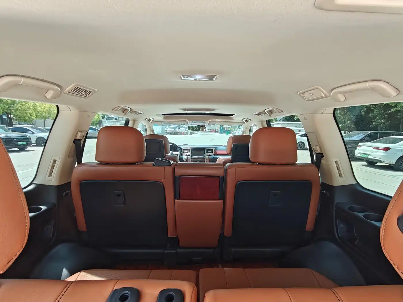 Lexus LX фото 8