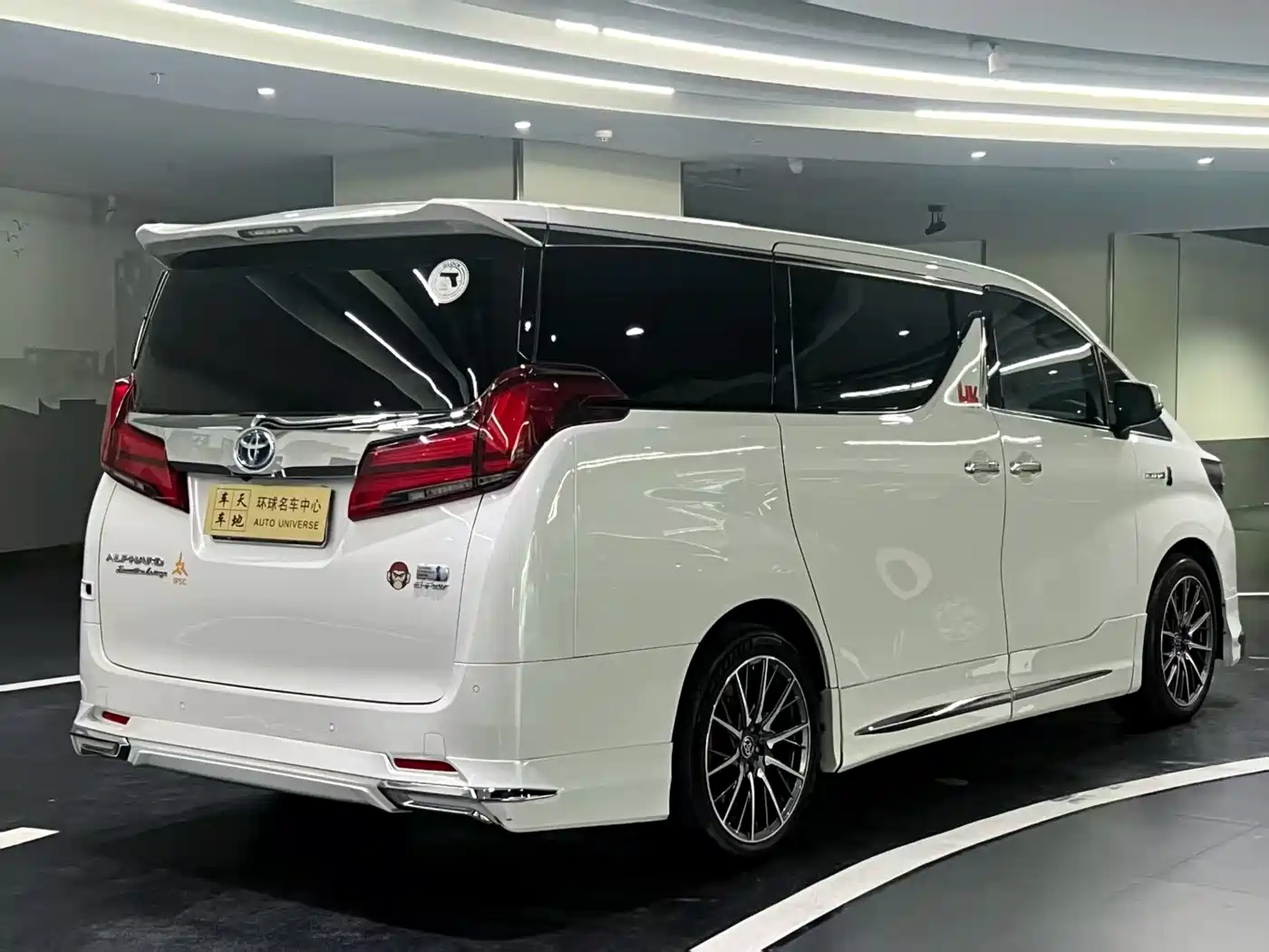 Toyota Alphard 2019 Hybrid 2.5L Premium Edition фото 4