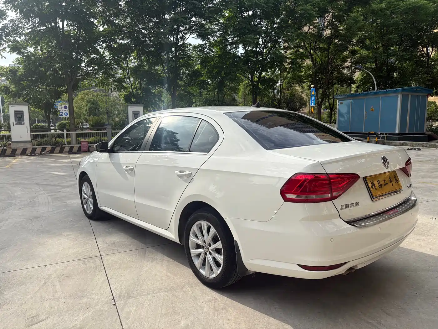 Volkswagen Lavida 2015 1.6L Automatic Luxury Edition фото 5