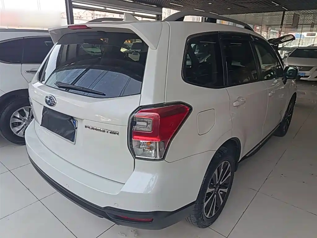 Subaru Forester 2016 2.0i Fashion Navigation Edition фото 7