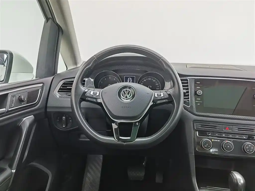 Volkswagen Golf Sportsvan 2016 230TSI Automatic Luxury фото 22
