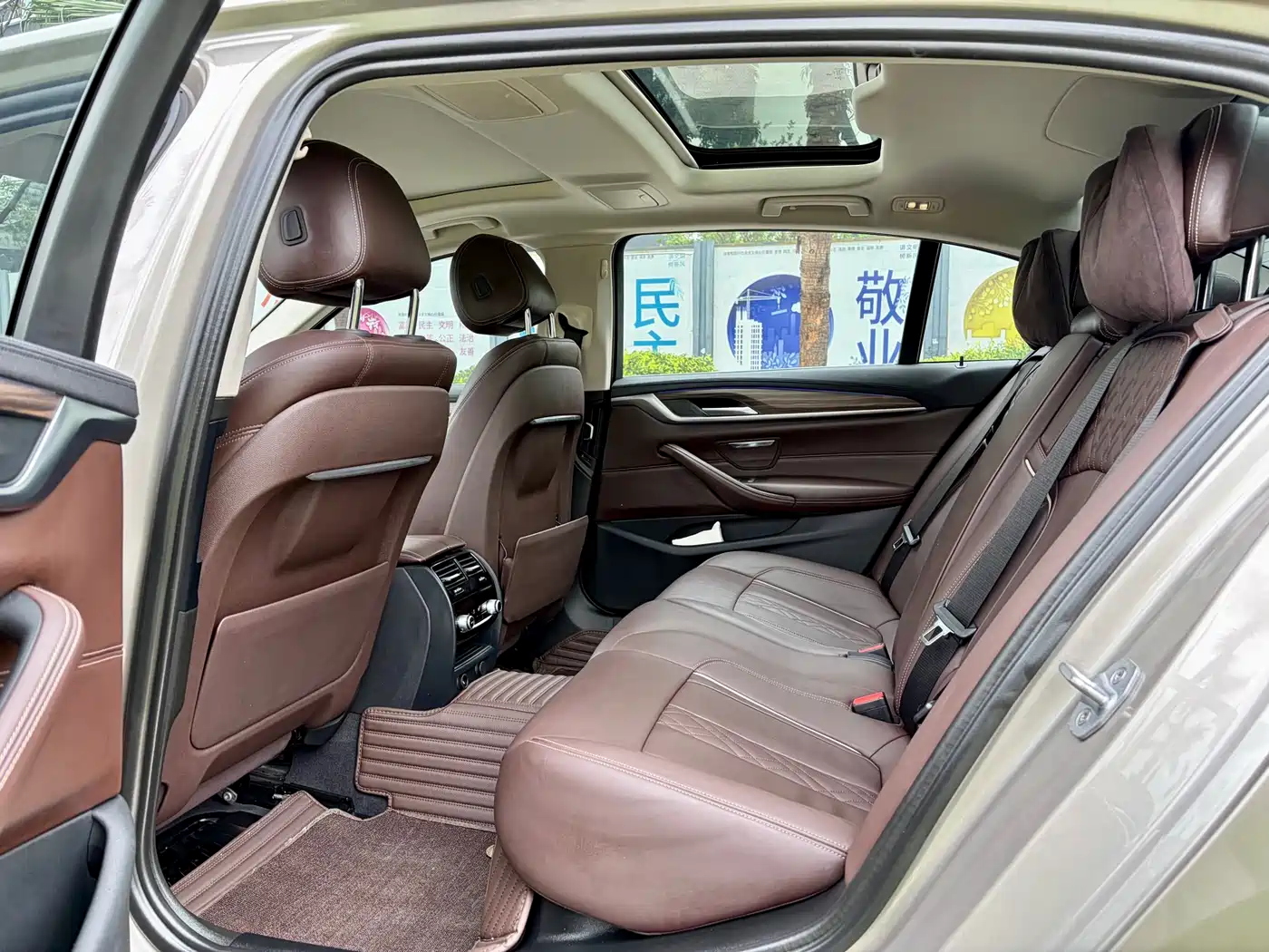 BMW 5 Series New Energy 2019 530Le Luxury Package фото 10