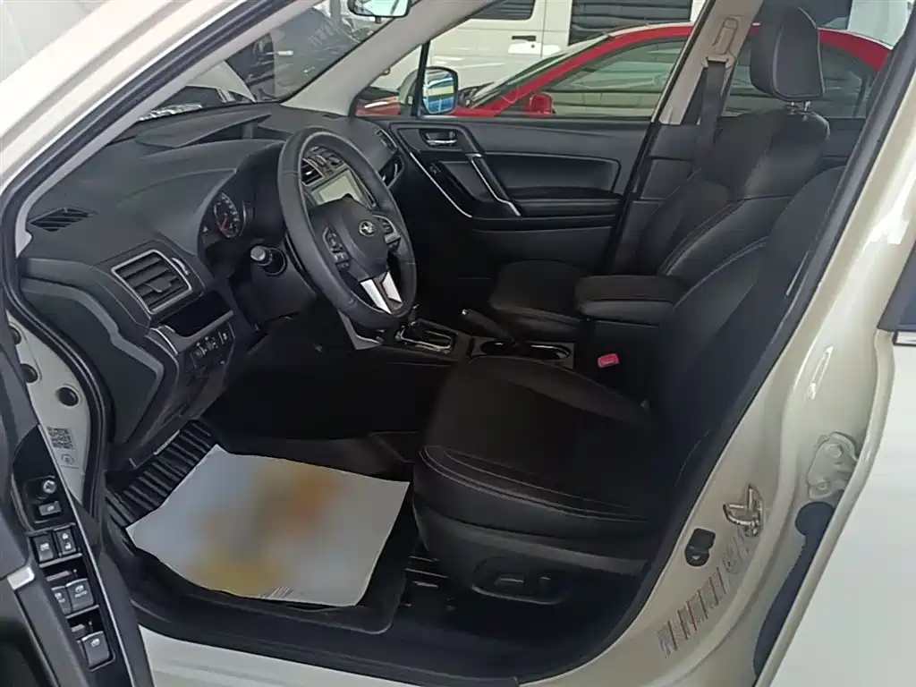 Subaru Forester 2016 2.0i Fashion Navigation Edition фото 15