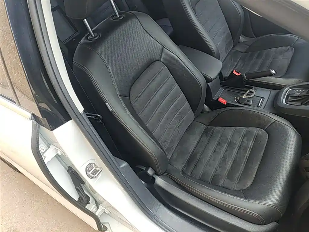 Volkswagen Sagitar 2017 230TSI Automatic Luxury фото 25