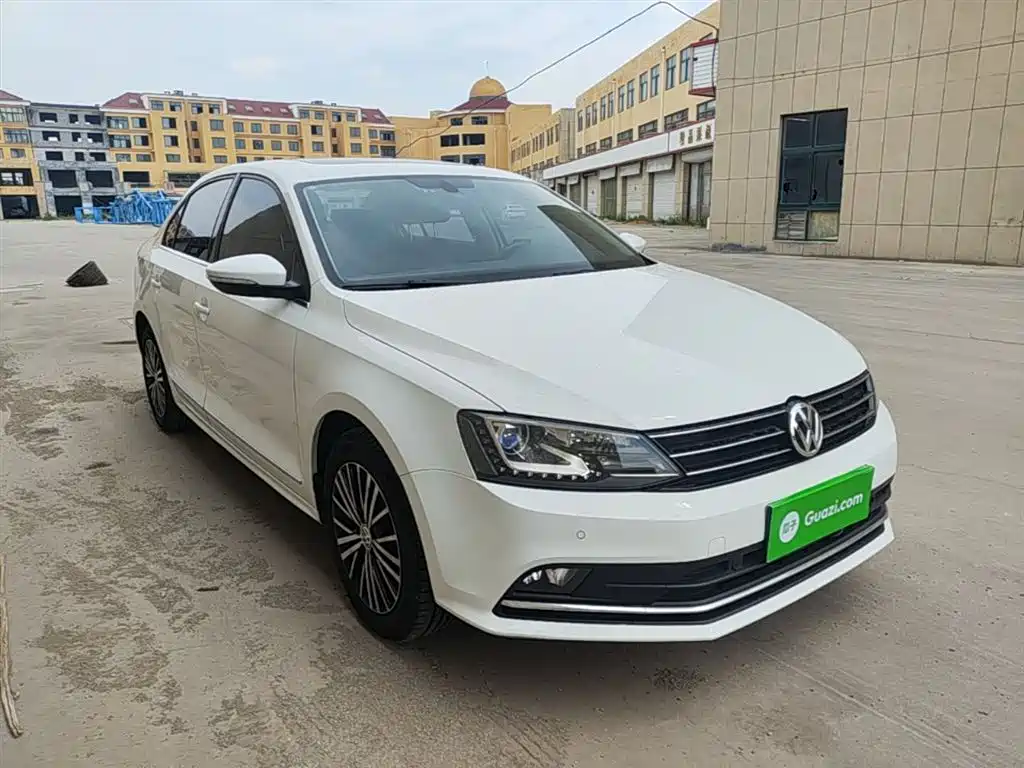 Volkswagen Sagitar 2017 230TSI Automatic Luxury фото 4