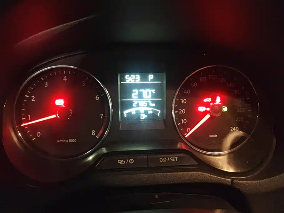 Volkswagen Polo 2014 1.6L Automatic Comfort Edition фото 14