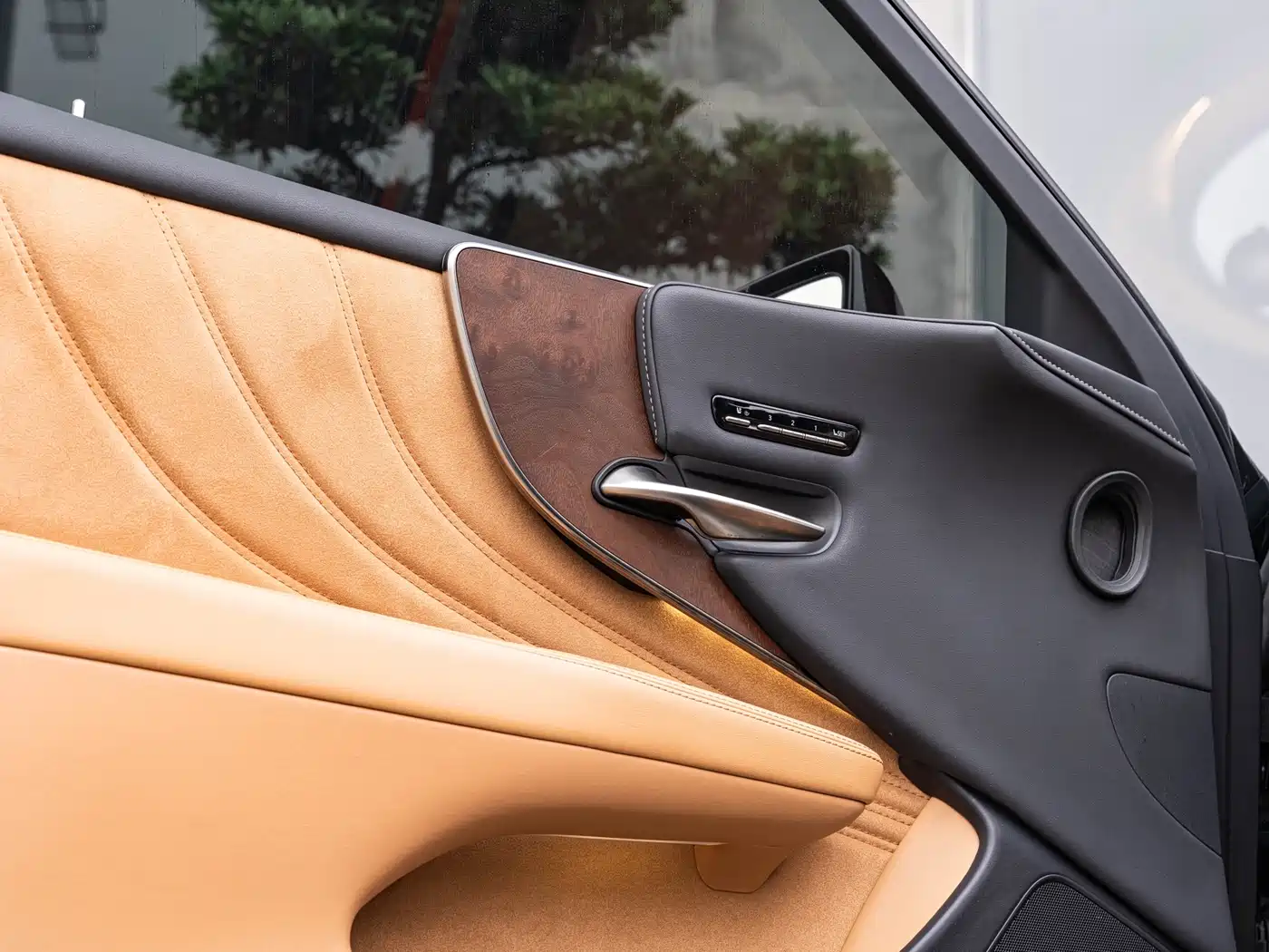 Lexus LS 2021 500h Excellence Edition фото 19