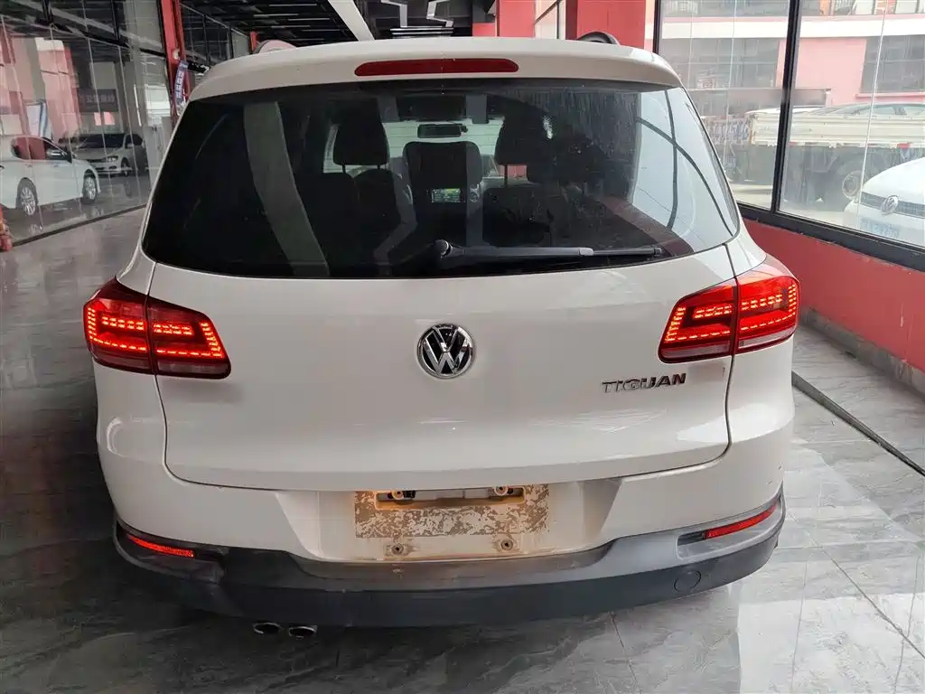 Volkswagen Tiguan 2015 1.8TSI Automatic 2WD Trendline фото 6