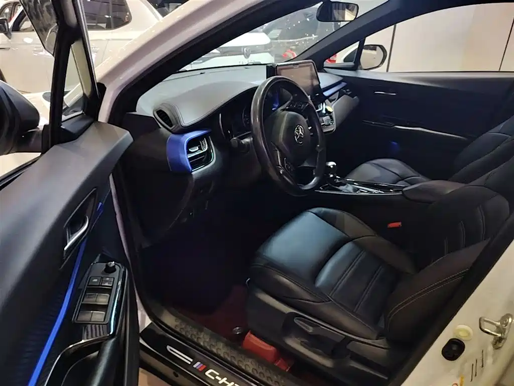 Toyota C-HR 2018 Model 2.0L Luxury Sunroof Version China V фото 16