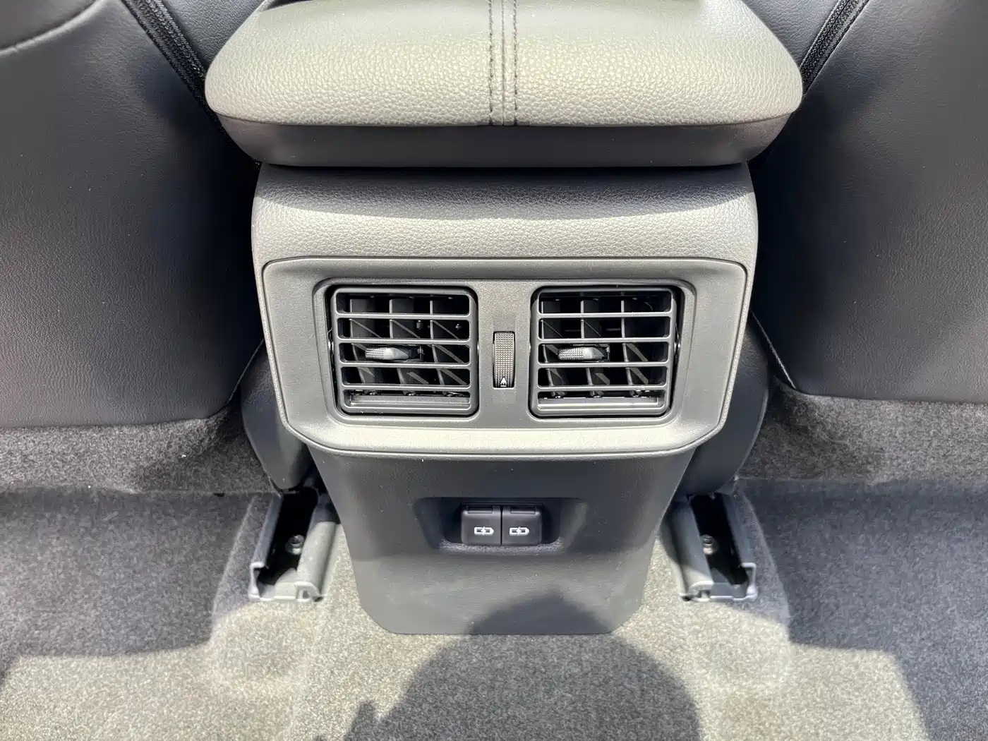 Toyota Wildlander 2023 Hybrid 2.5L E-CVT AWD Premium Edition фото 13