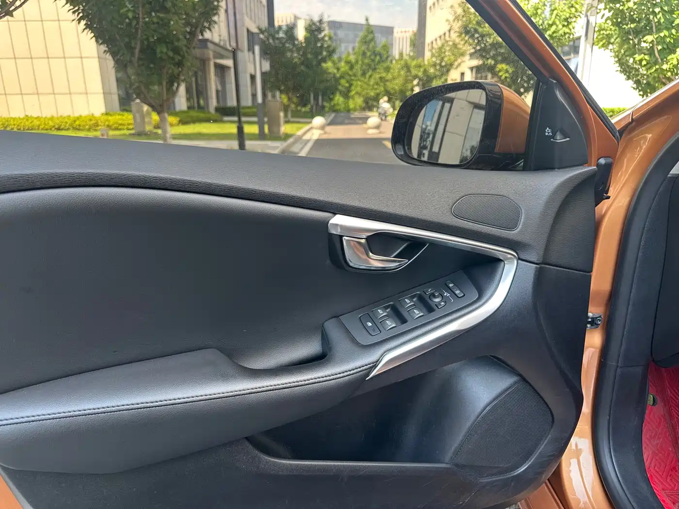 Фото 21 - Volvo V40