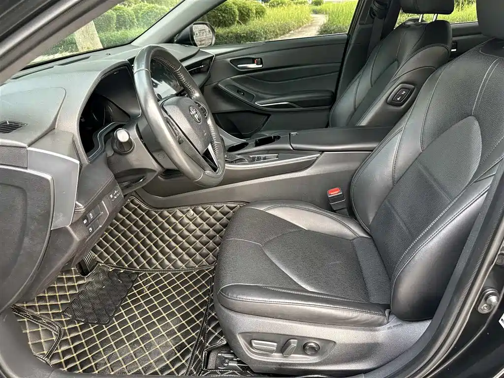 Toyota Avalon 2019 Hybrid 2.5L Luxury Edition China V фото 5