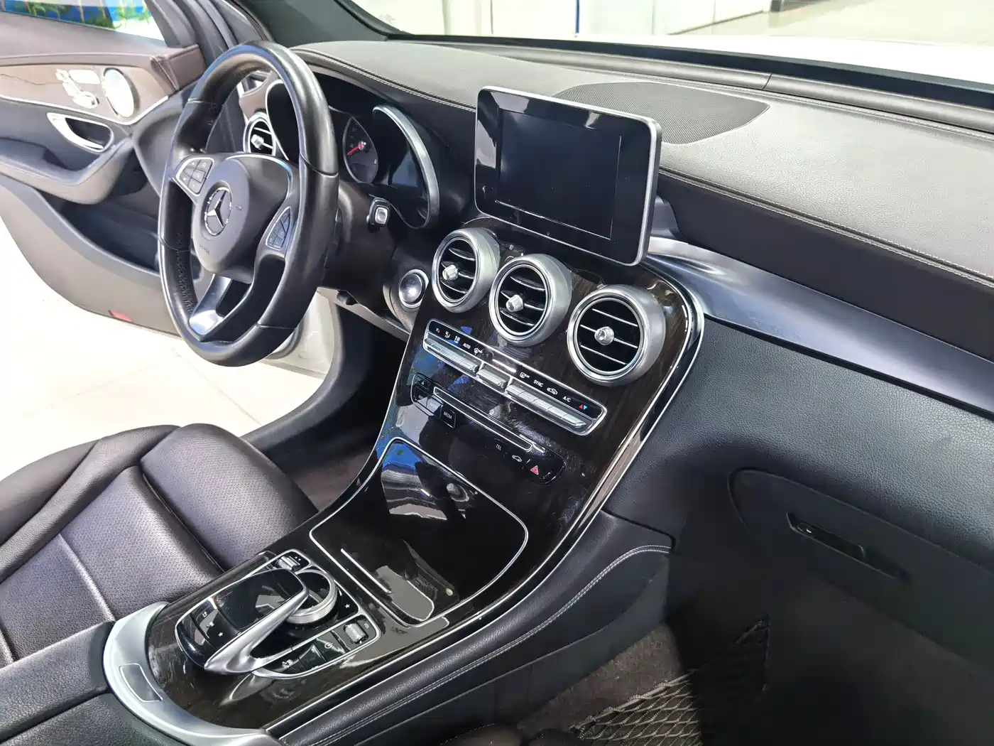 Mercedes-Benz GLC 2017 GLC 260 4MATIC Luxury фото 7