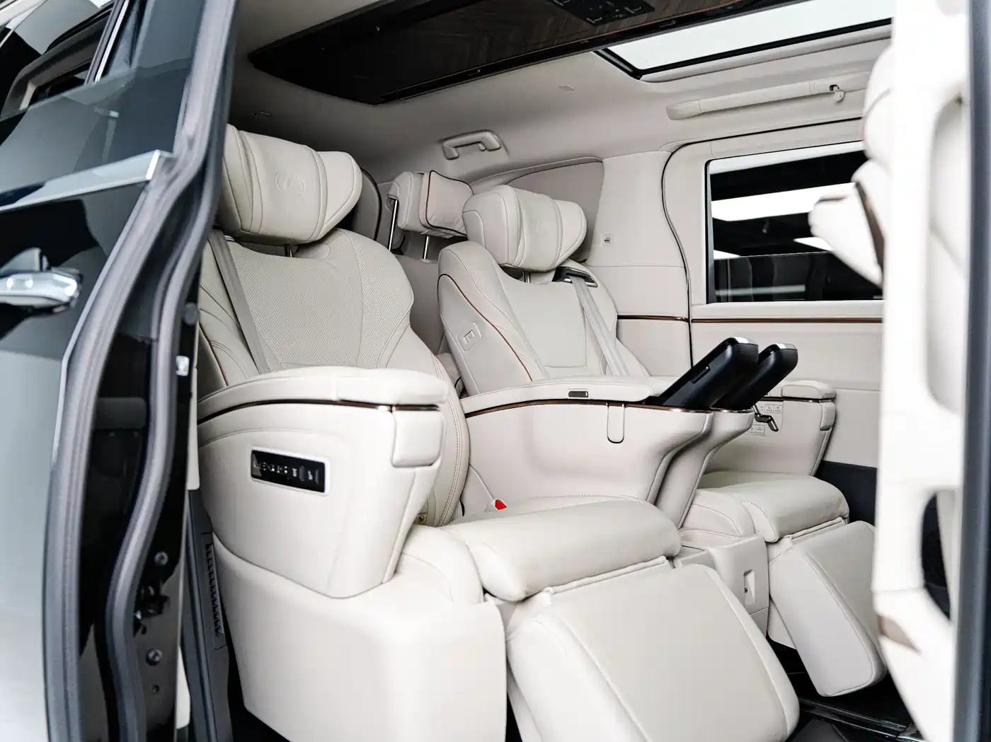 Lexus LM 2025 Model 500h Six-Seater Prestige Edition фото 19