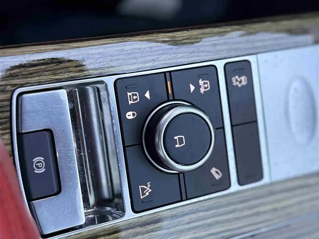 Land Rover Range Rover 2018 3.0 SC V6 Vogue Heritage Extended Edition фото 9