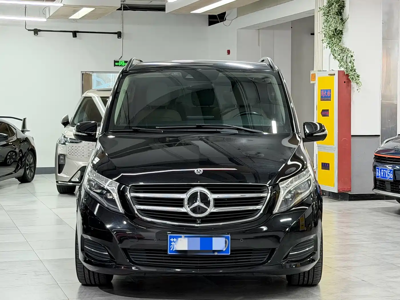 Mercedes-Benz V-Class 2017 Model V 260 Premium Edition фото 2