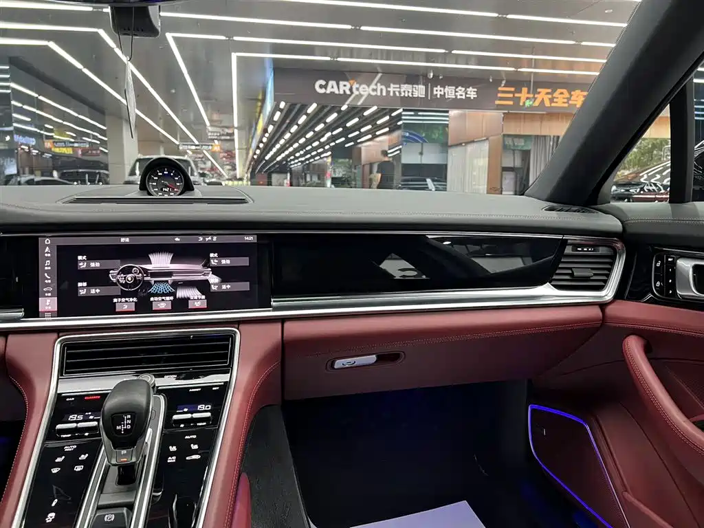 PORSCHE PANAMERA