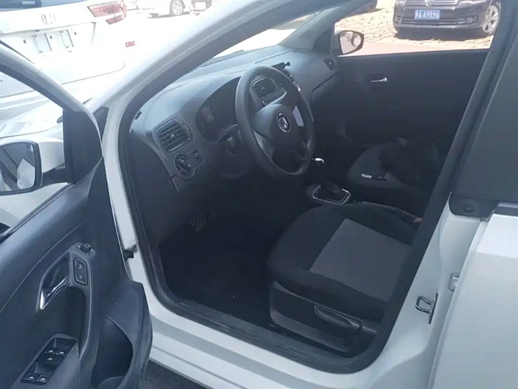 Volkswagen Polo 2018 1.5L Auto Safe Drive фото 23