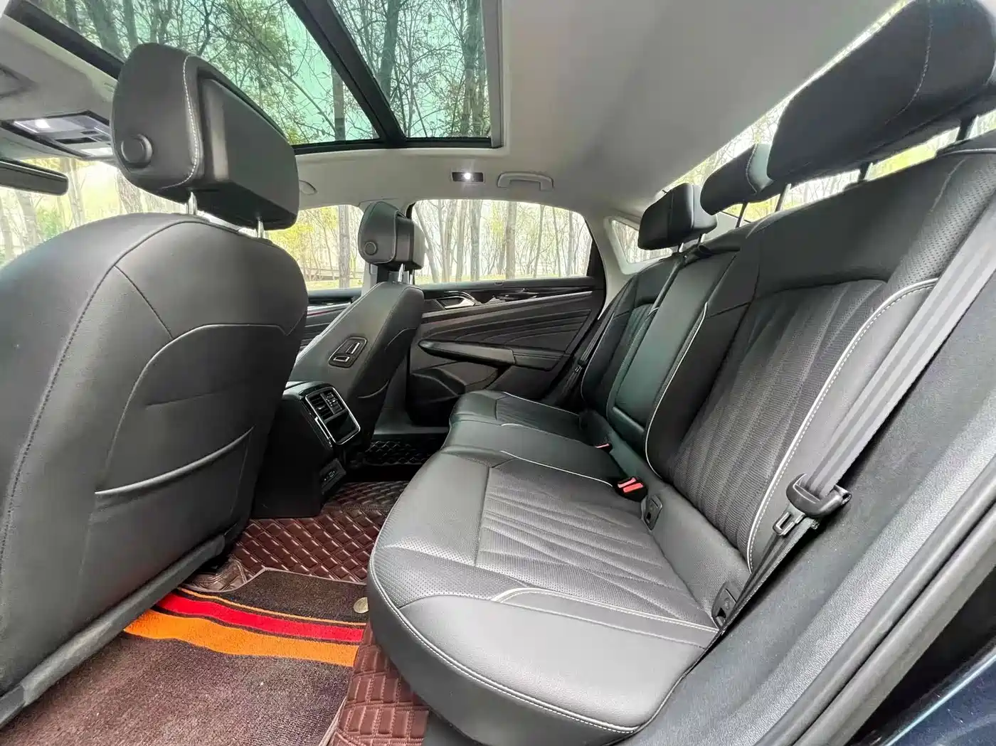 Volkswagen Passat 2022 330TSI Luxury Edition фото 8