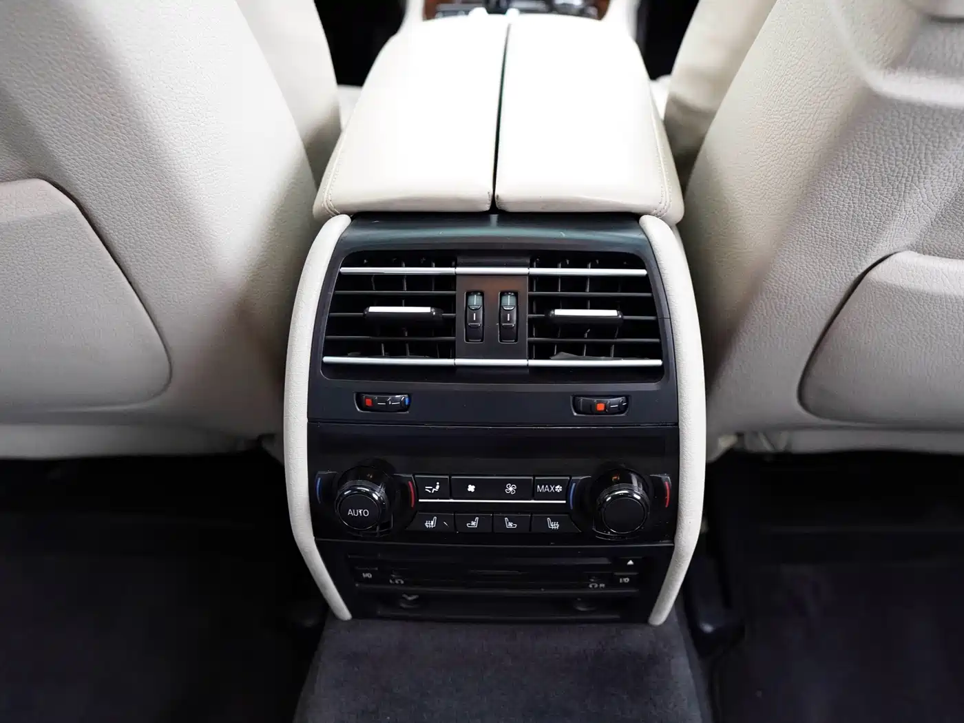 BMW 7 Series 2010 760Li фото 24