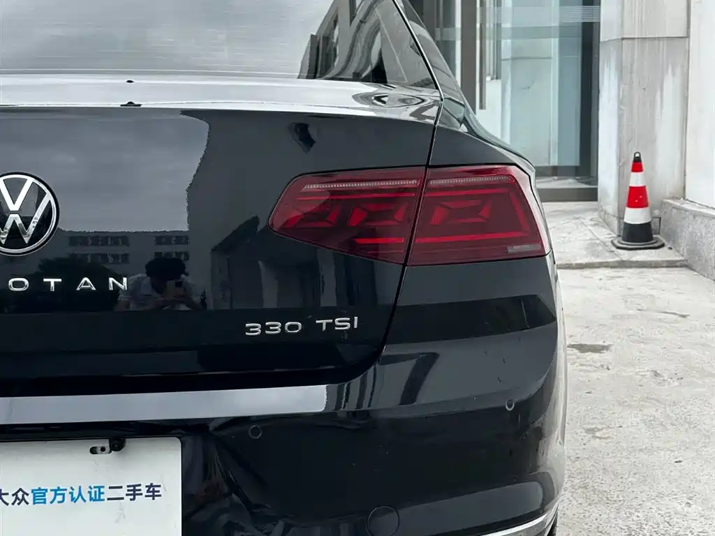 Volkswagen Magotan 2025 Popular Edition 330TSI DSG Luxury фото 16