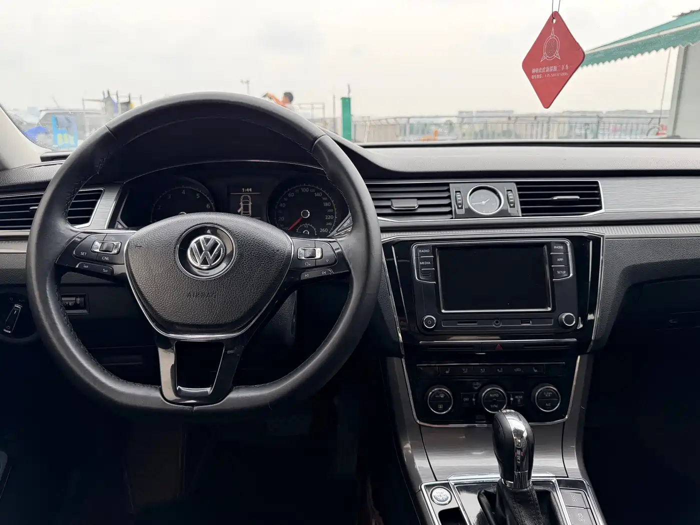 Volkswagen Passat 2017 330TSI DSG Prestige фото 9