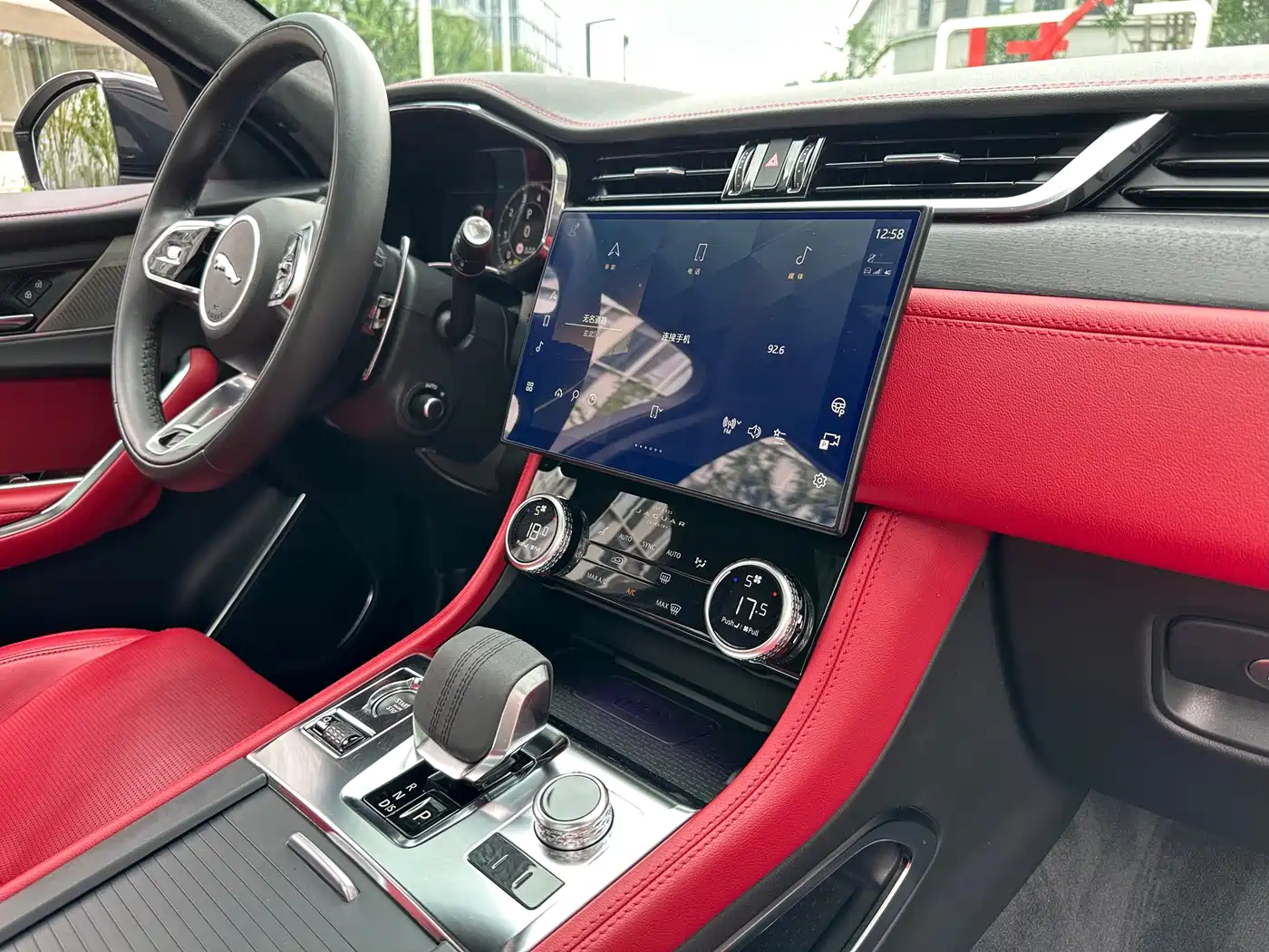 Jaguar F-PACE 2024 P250 R-Dynamic HSE фото 45