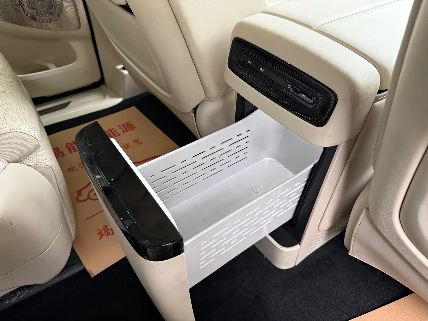 Voyah Auto Voyah Dreamer 2025 PHEV 4WD Kunpeng Premium Edition фото 19