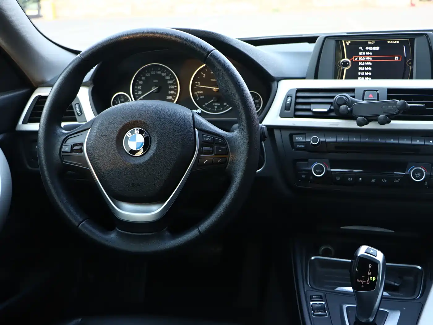 BMW 3 Series GT 2013 Model 320i Leading фото 21
