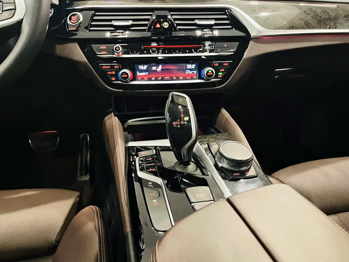 BMW 6 Series GT 2018 640i xDrive M Sport Package фото 9