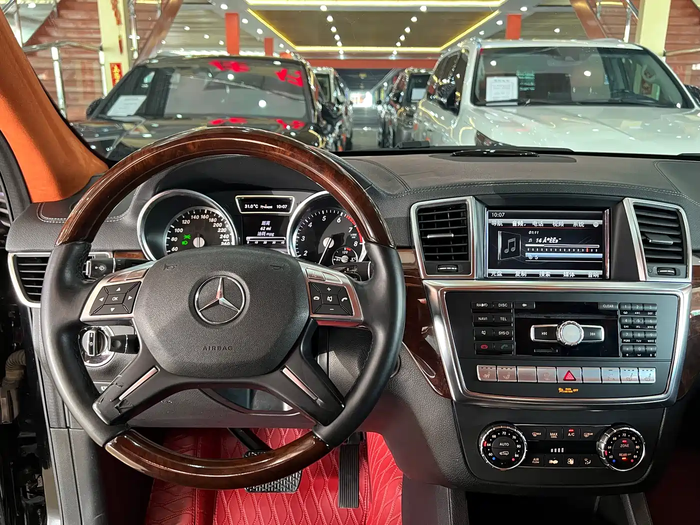 Mercedes-Benz GL-Class фото 9