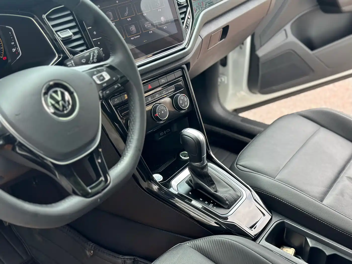Volkswagen T-ROC 2022 280TSI DSG 2WD Comfort PLUS фото 17