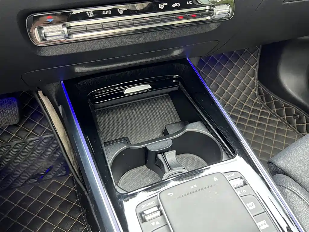 MERCEDES-BENZ GLB