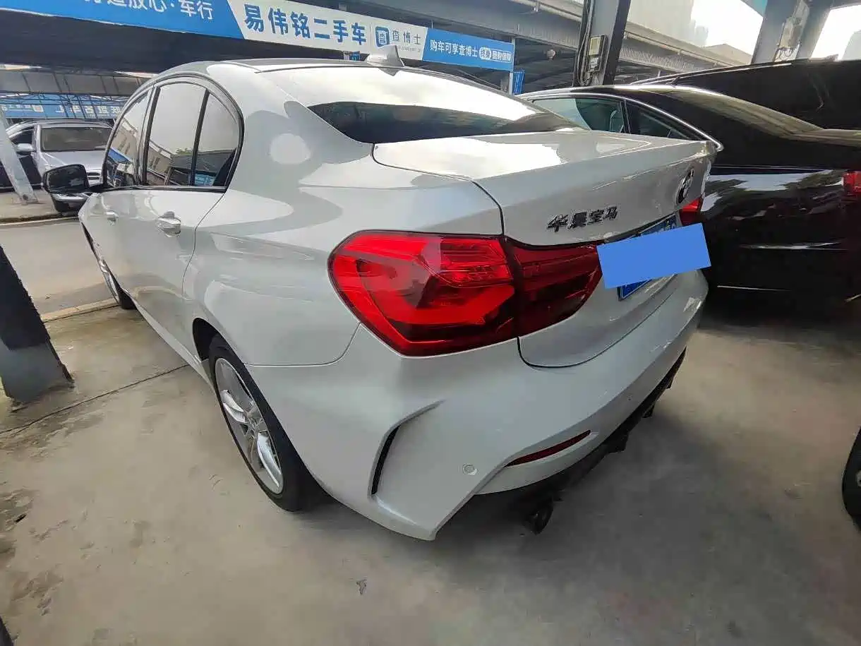 BMW 1 Series 2022 120i M Sport Shadow Edition фото 12