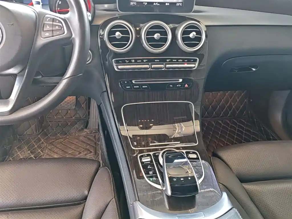 Mercedes-Benz GLC 2018 Facelift GLC 260 4MATIC Dynamic фото 14