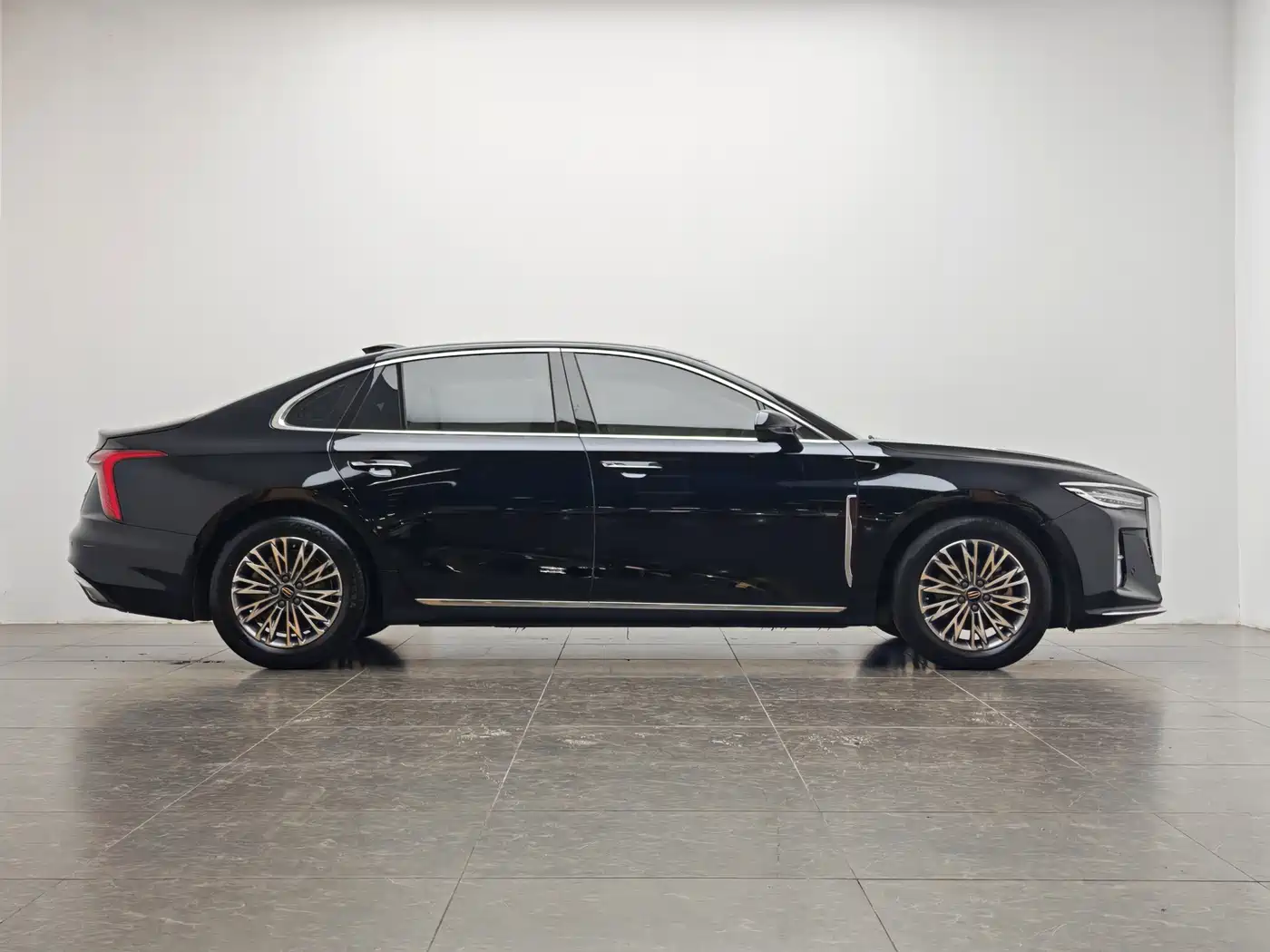 Hongqi H5 2024 1.5T DCT Smart Connect Flag Rhythm Edition фото 11