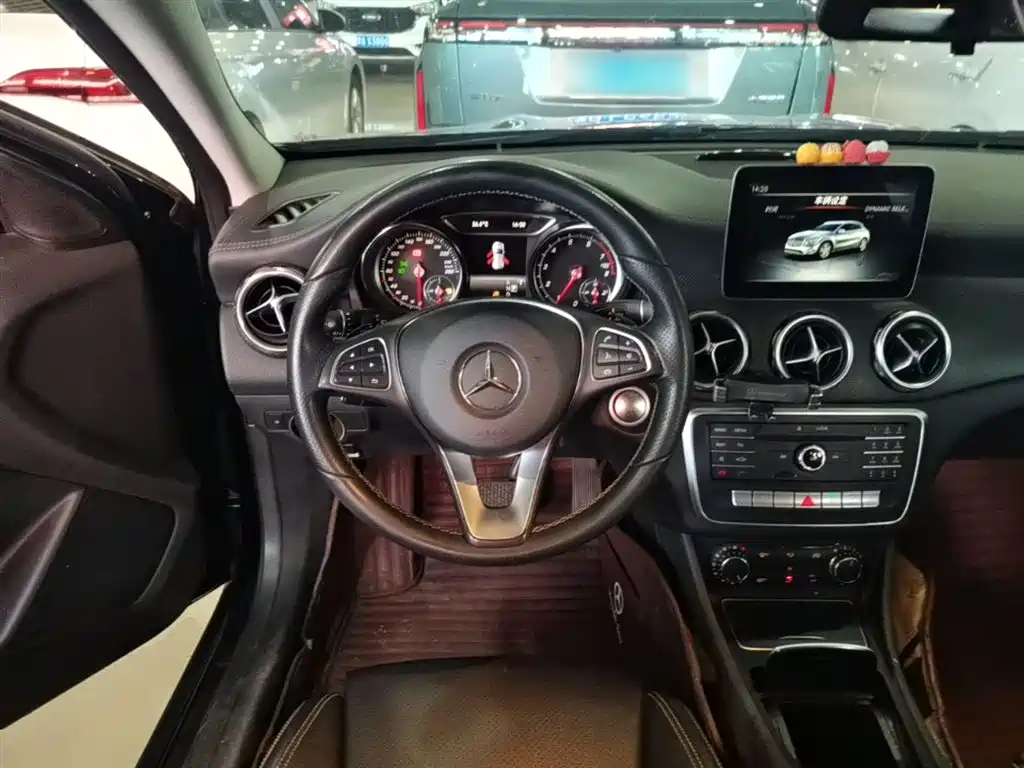 Mercedes-Benz GLA 2017 GLA 200 Dynamic фото 11