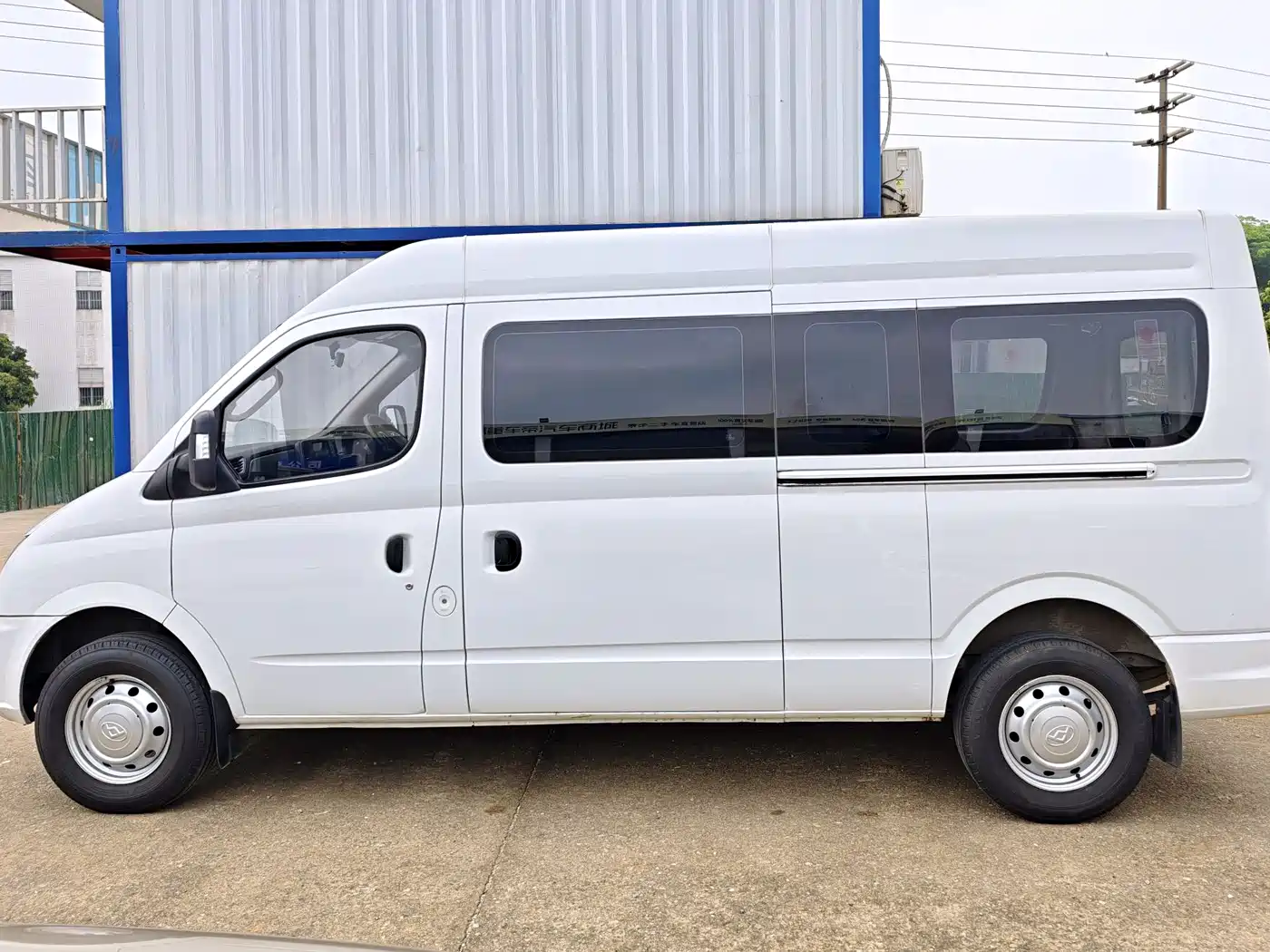 SAIC Maxus Xintu V80 2021 2.0T PLUS Manual Business Travel Edition Long Wheelbase Medium Roof 9 Seats фото 7