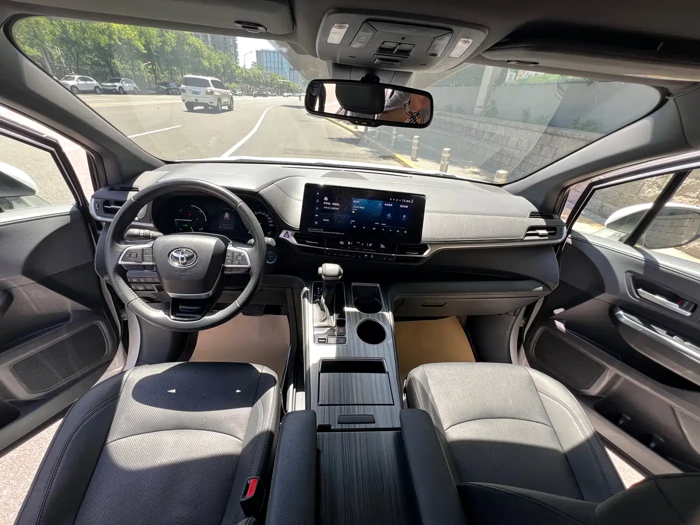 Toyota Sienna 2021 2.5L Hybrid Premium Edition фото 9