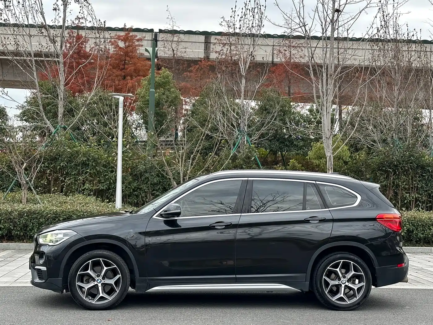 BMW X1 2019 sDrive18Li Premium Model фото 7