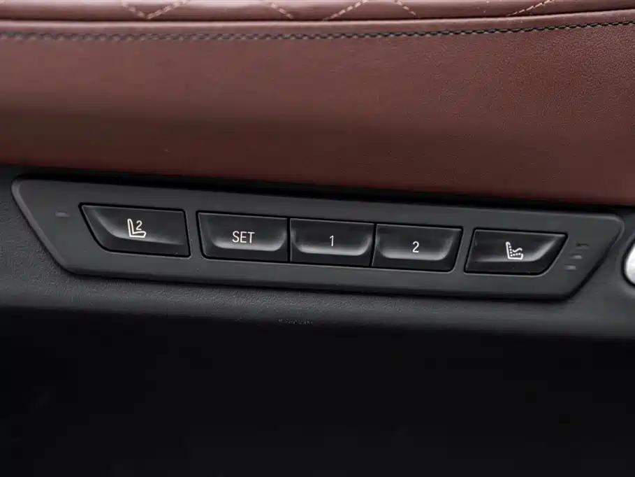 BMW 7 Series 2019 750Li xDrive V8 M Sport Package фото 17