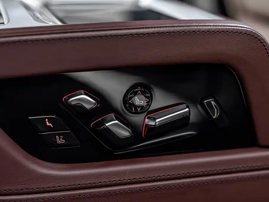 BMW 7 Series 2019 750Li xDrive V8 M Sport Package фото 35