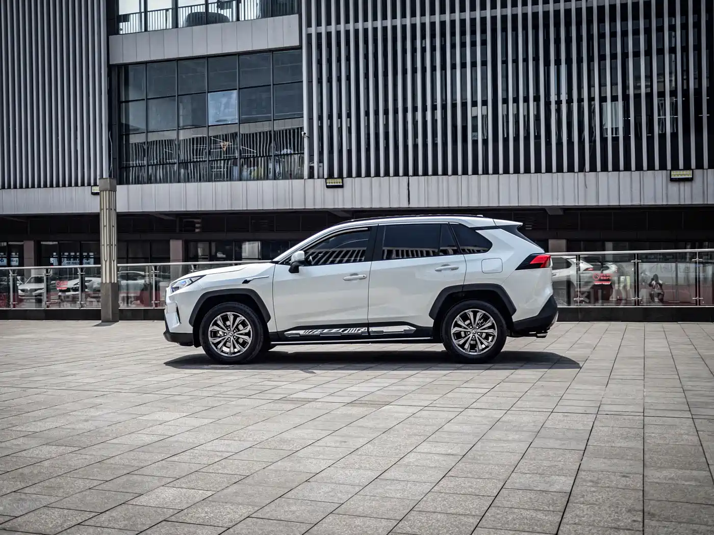 Toyota RAV4 Rongfang 2023 2.0L CVT FWD Style Plus Edition фото 8