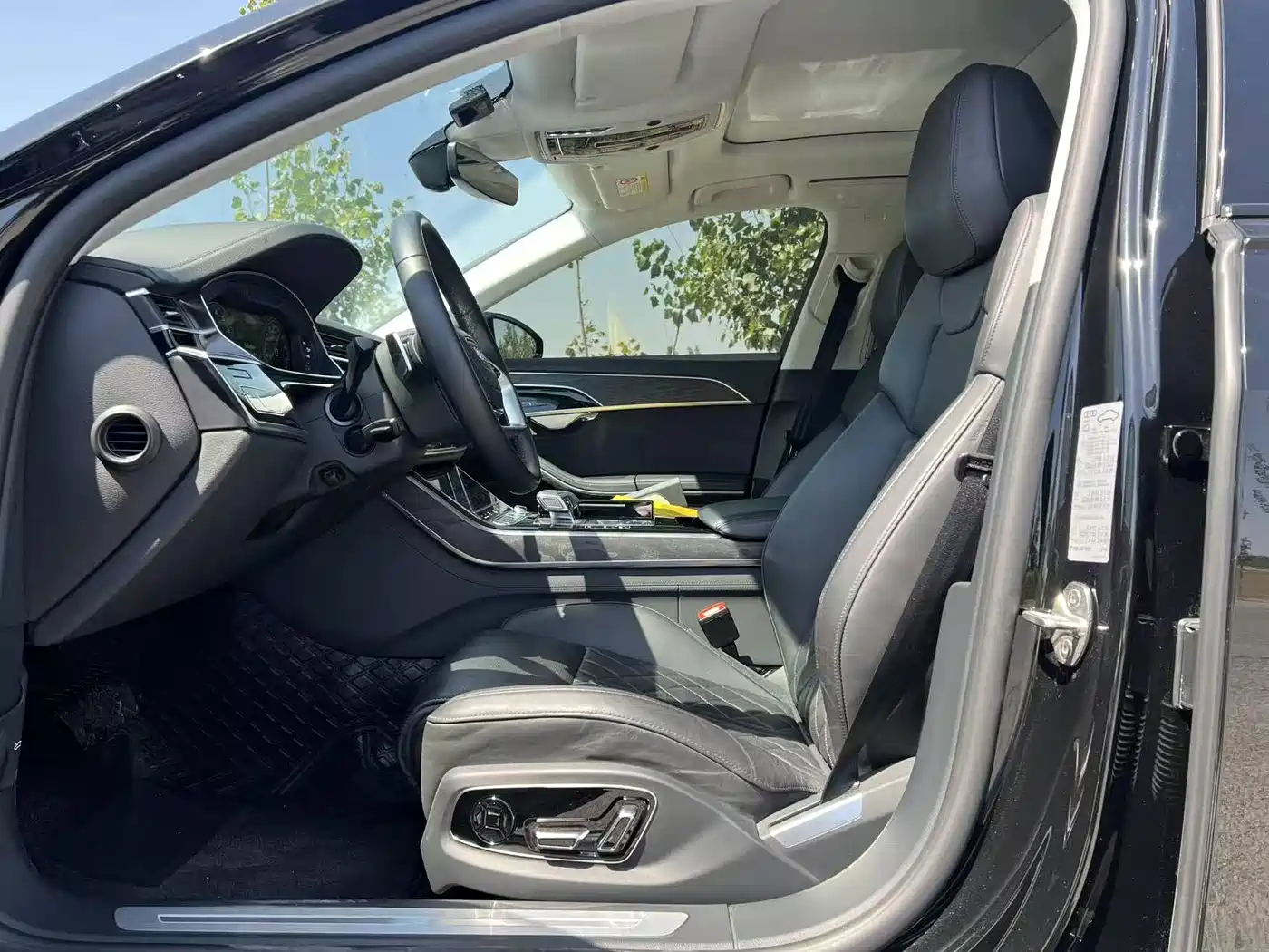 Audi A8 2023 A8L 50 TFSI quattro Exclusive фото 5