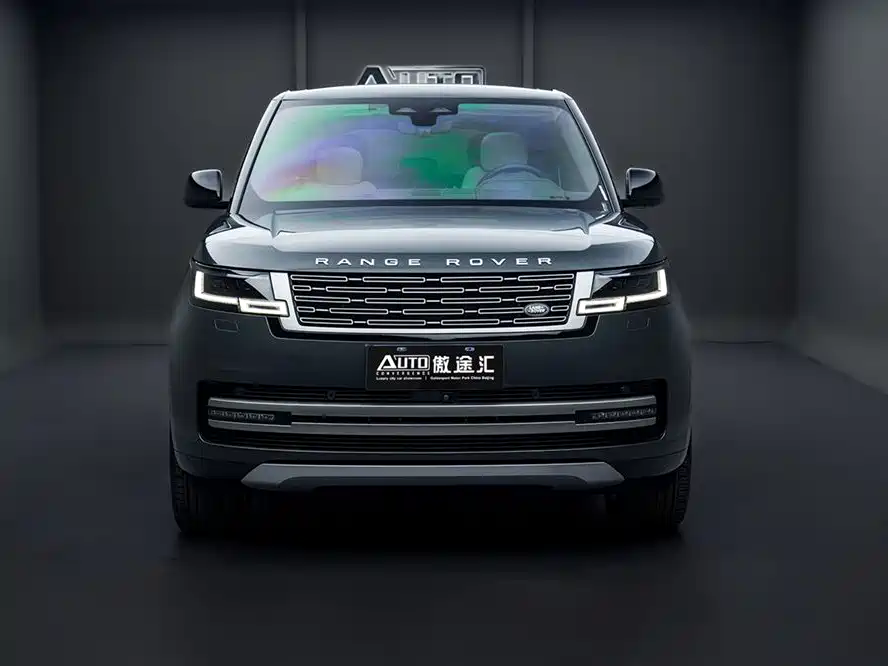 Land Rover Range Rover 2023 3.0 L6 400PS Golden Age 7-Seater Long Wheelbase фото 2