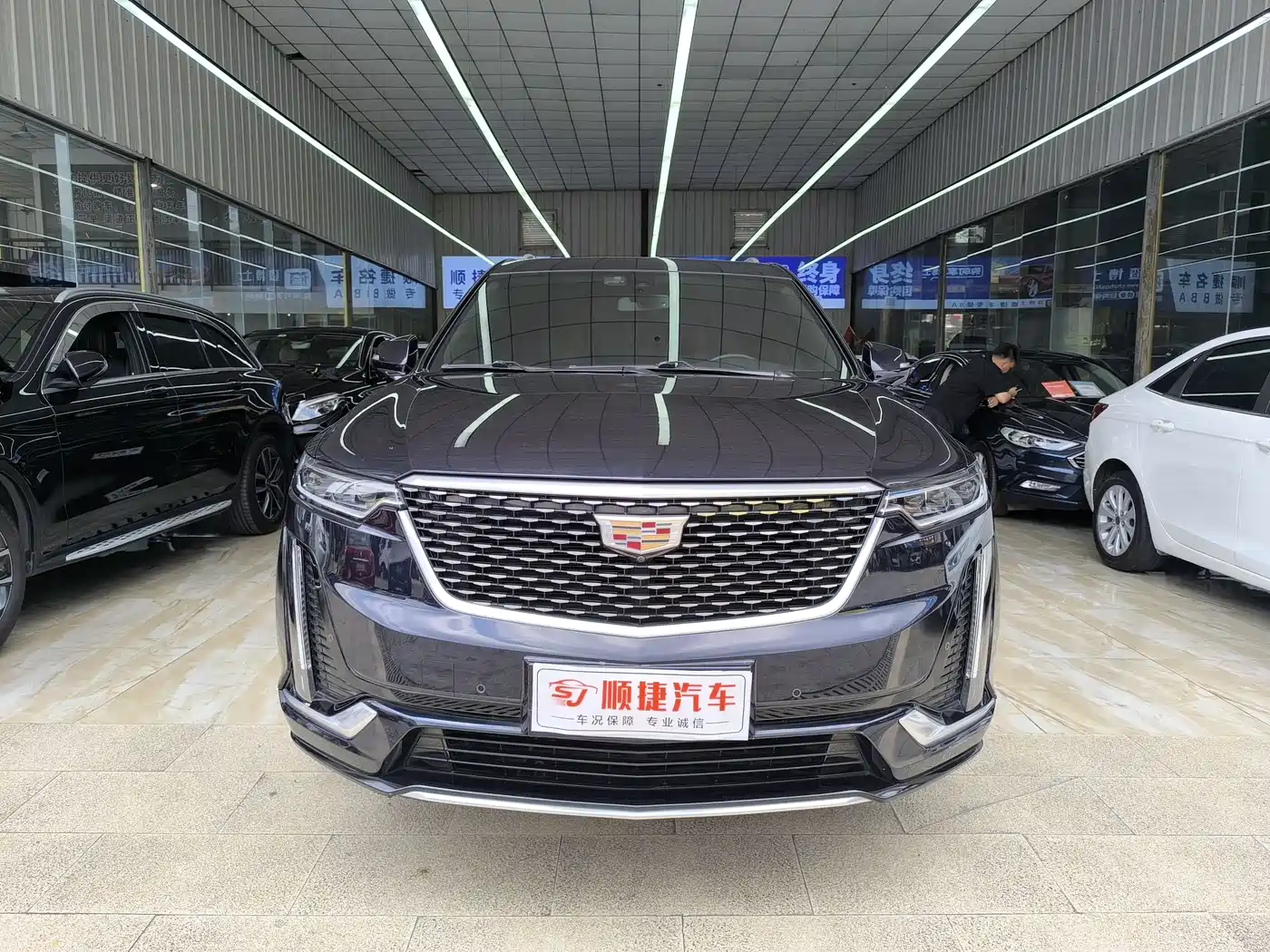 Cadillac XT6 2021 2.0T 6-seater 4WD Luxury фото 2