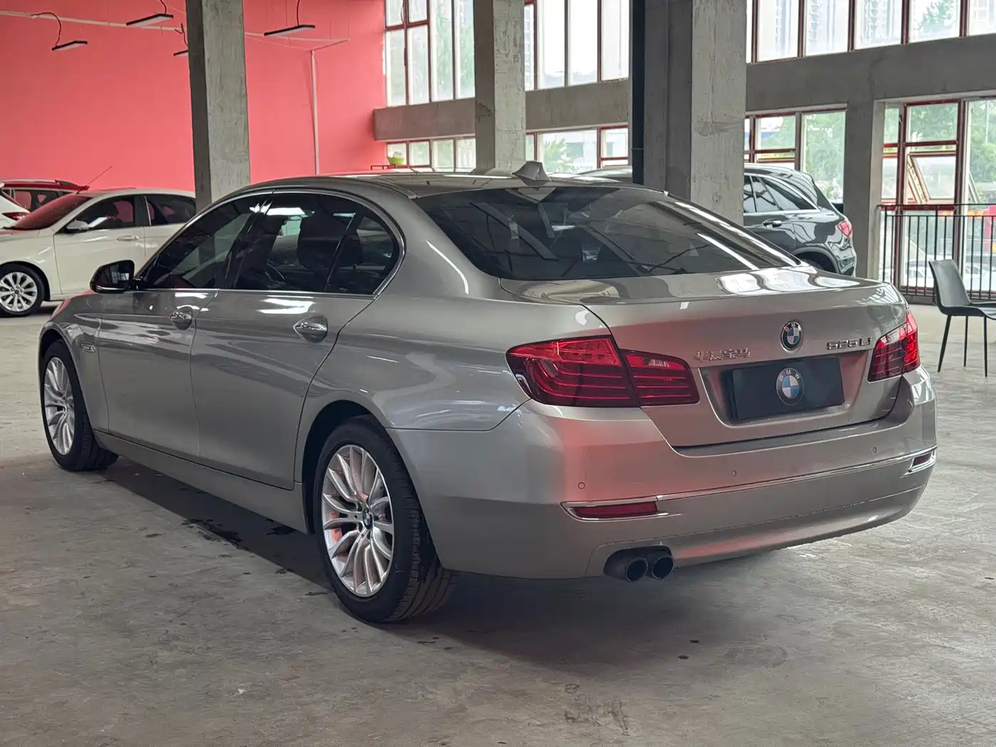 BMW 5 Series 2014 525Li Luxury Design Package фото 6