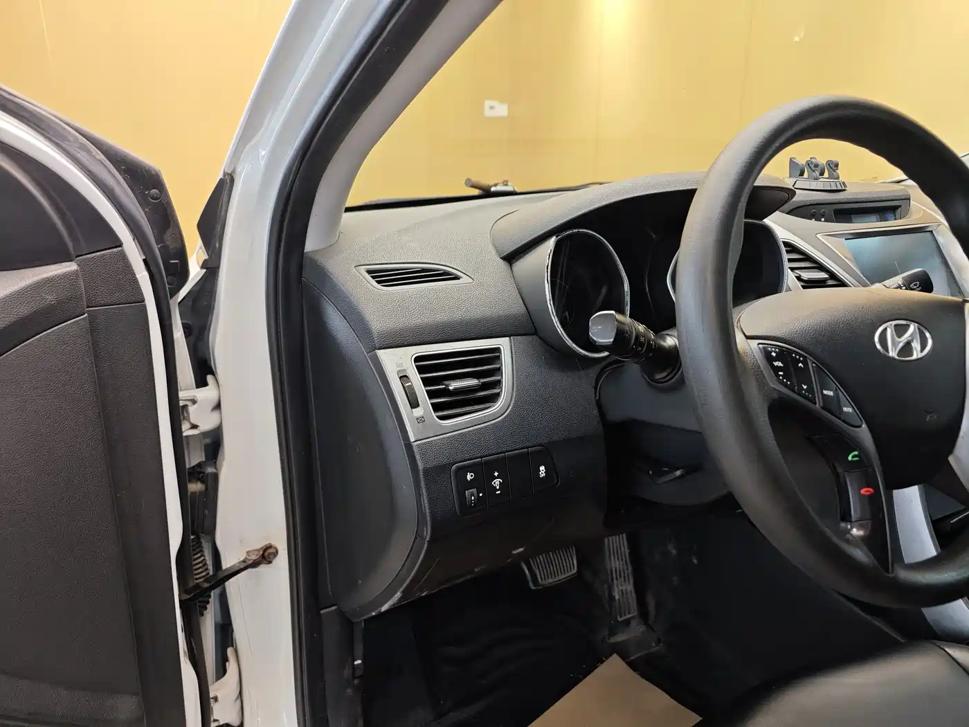 Hyundai Langdong 2016 1.6L Automatic Premium Edition фото 11