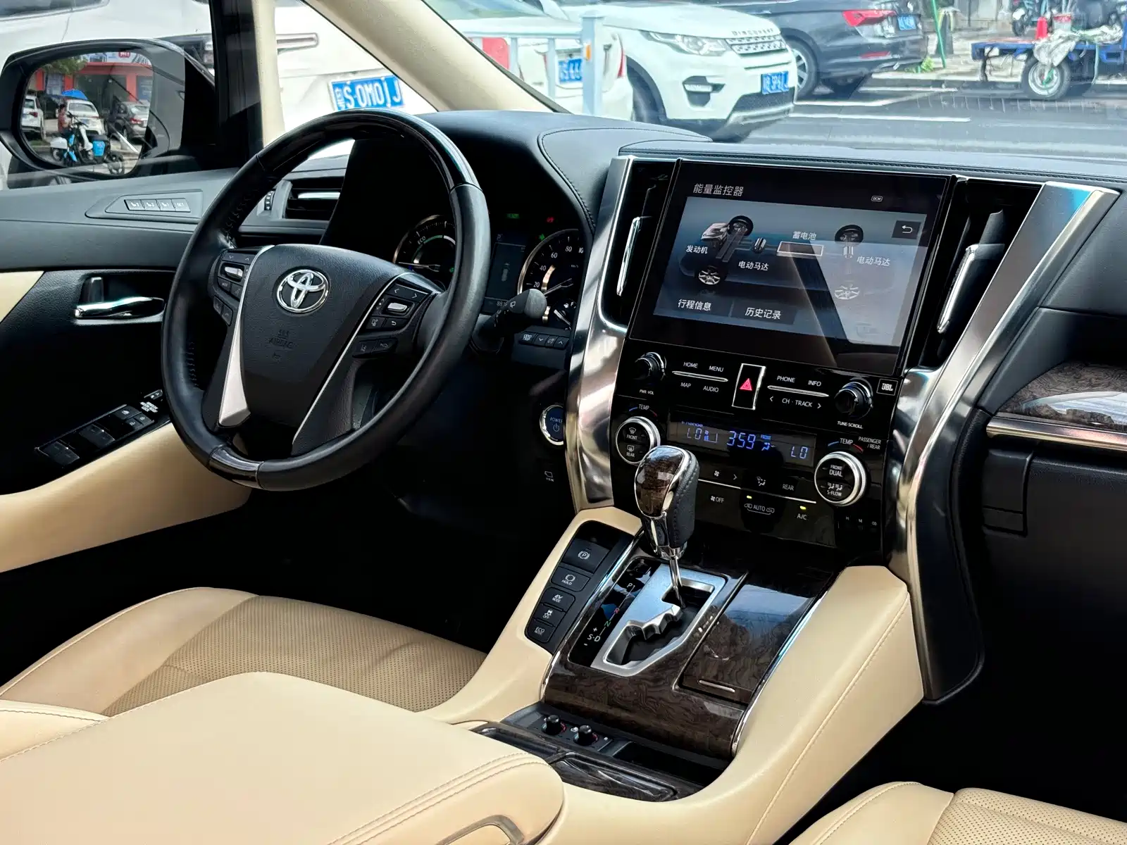 Фото 13 - Toyota Alphard